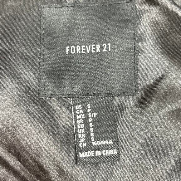 Forever 21 Women's Black Faux Fur Sleeveless Pocket Collar Vest Jacket Size S - Picture 7 of 8